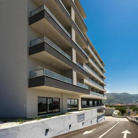 דירה With Seaview + Private Garage Parking